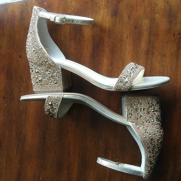 Betsy Johnson, 9, gold - Picture 4 of 7